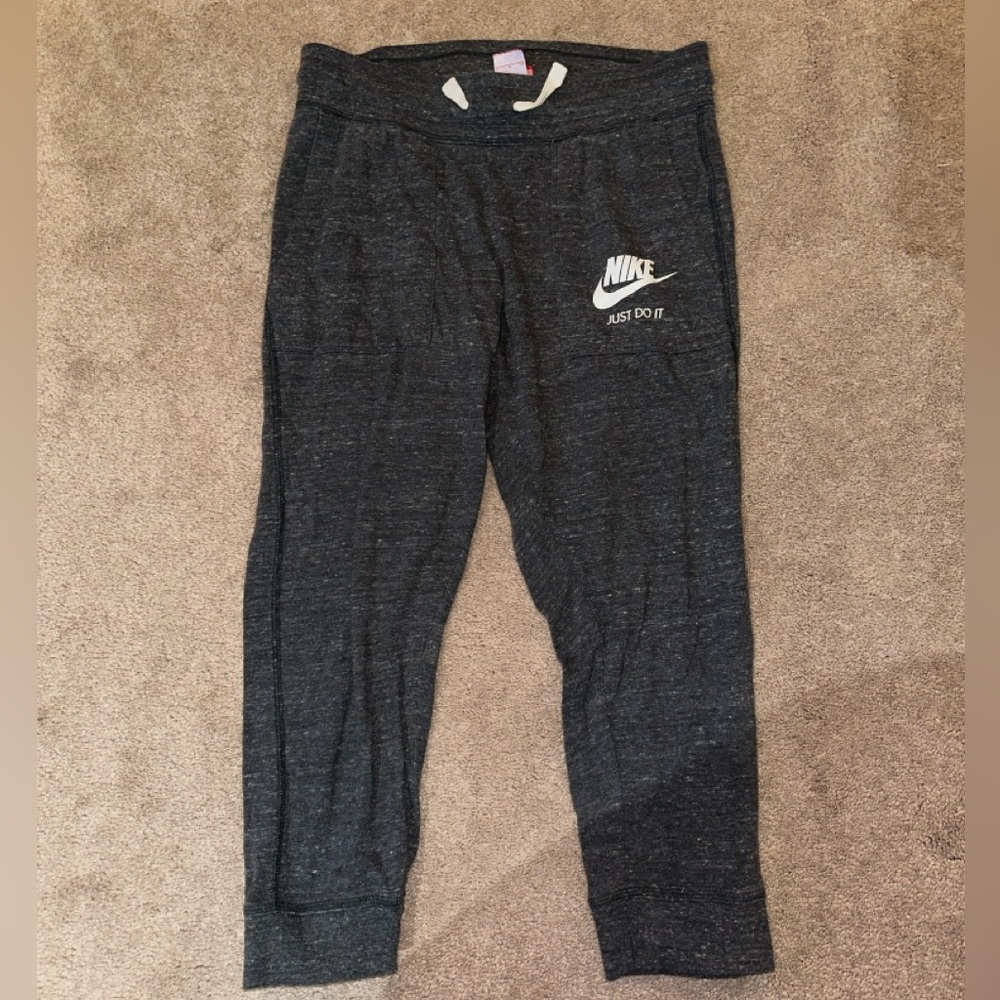 Nike S cropped joggers with pockets